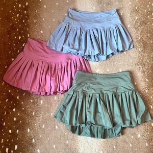 3x Gold Hinge Pleated Tennis Skirts size M
